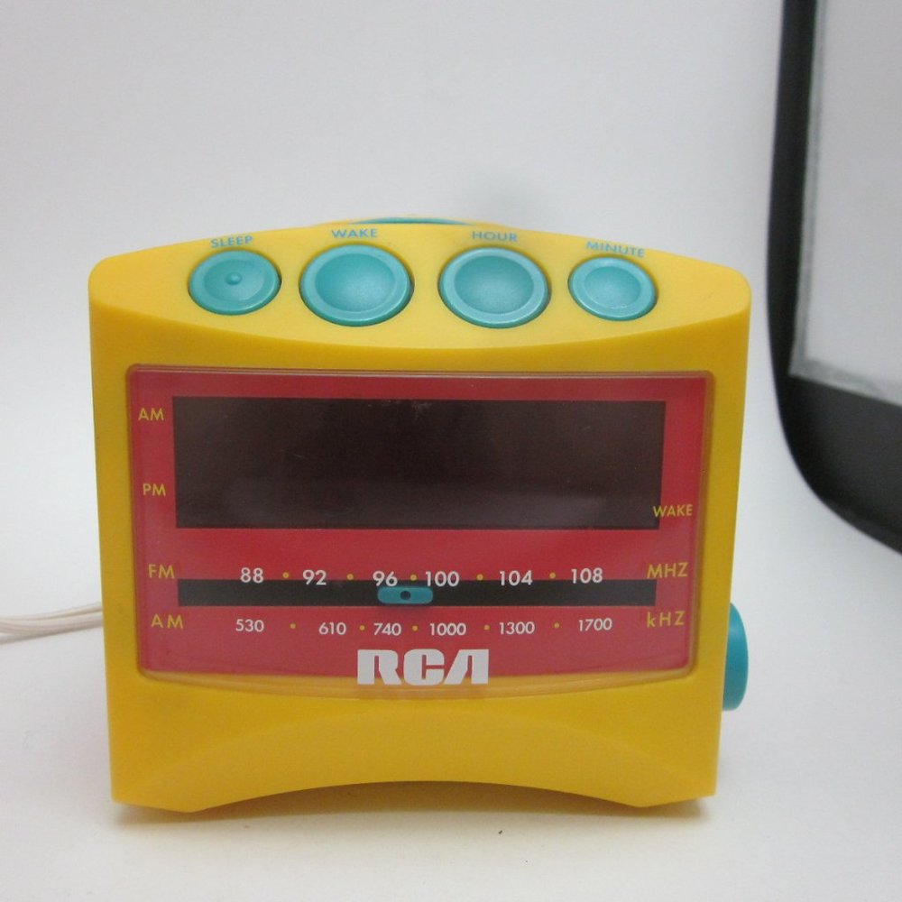 RCA Chipper and Nipper alarm clock/AM FM radio